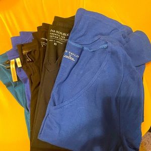 Lot of 6 cotton short sleeve tees. Colors are black, cobalt blue and navy blue.